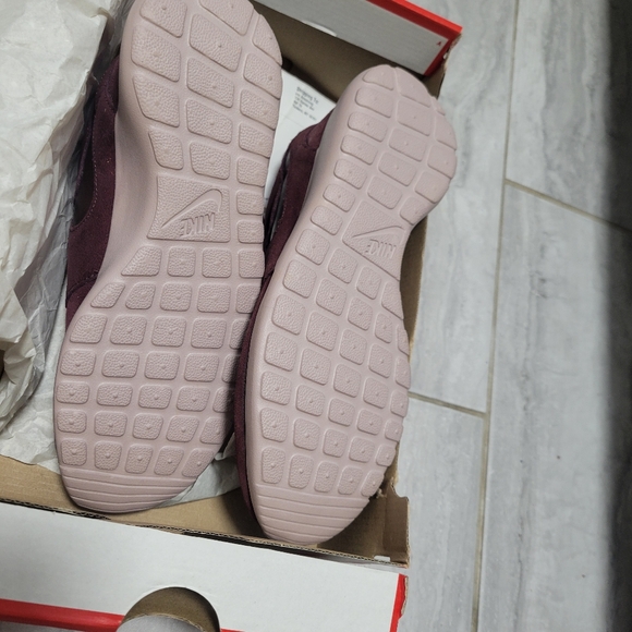 Women's Nike Roshe One PRM Burgundy Size 8.5 - Picture 6 of 13